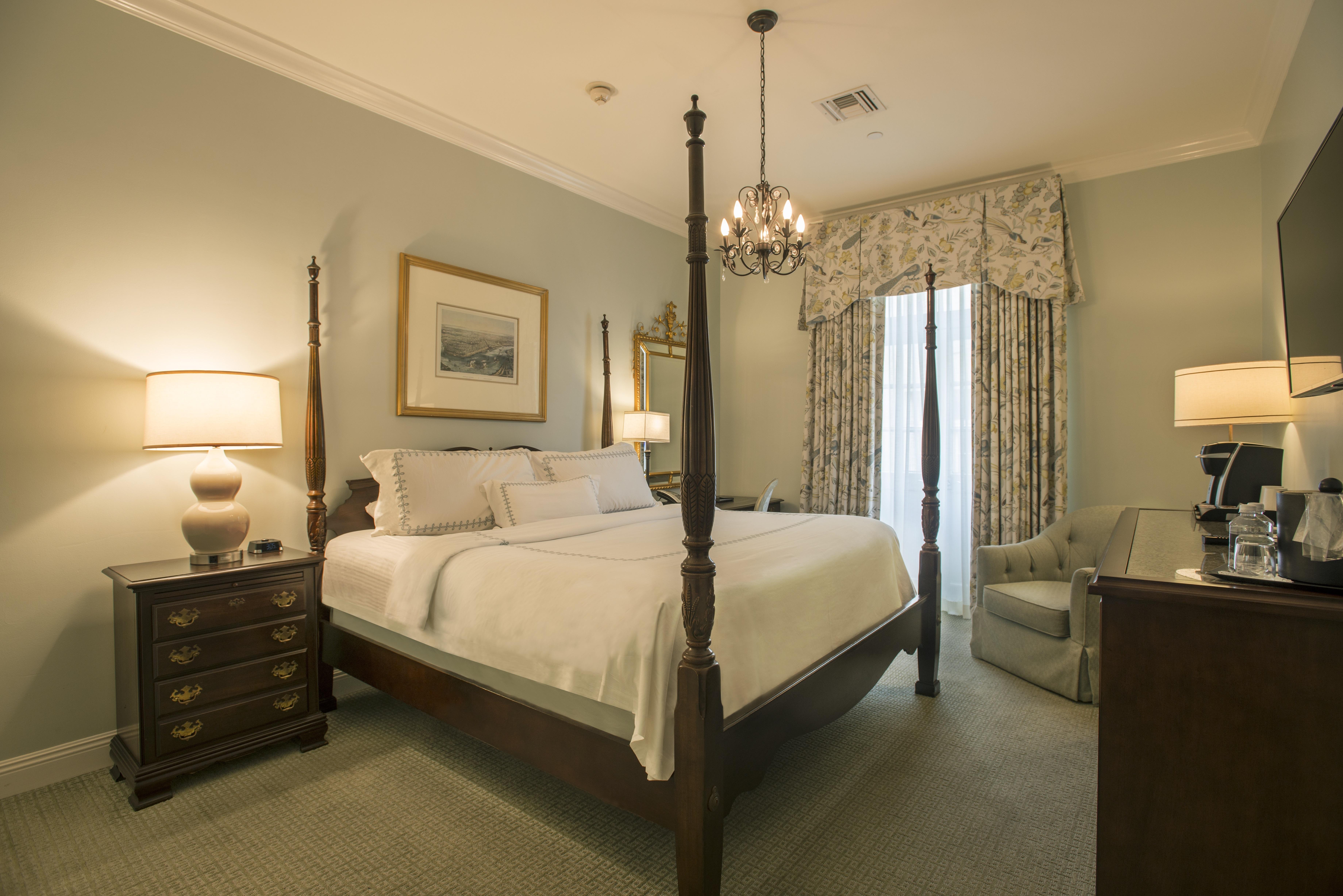Bienville House Hotel Новый Орлеан Экстерьер фото