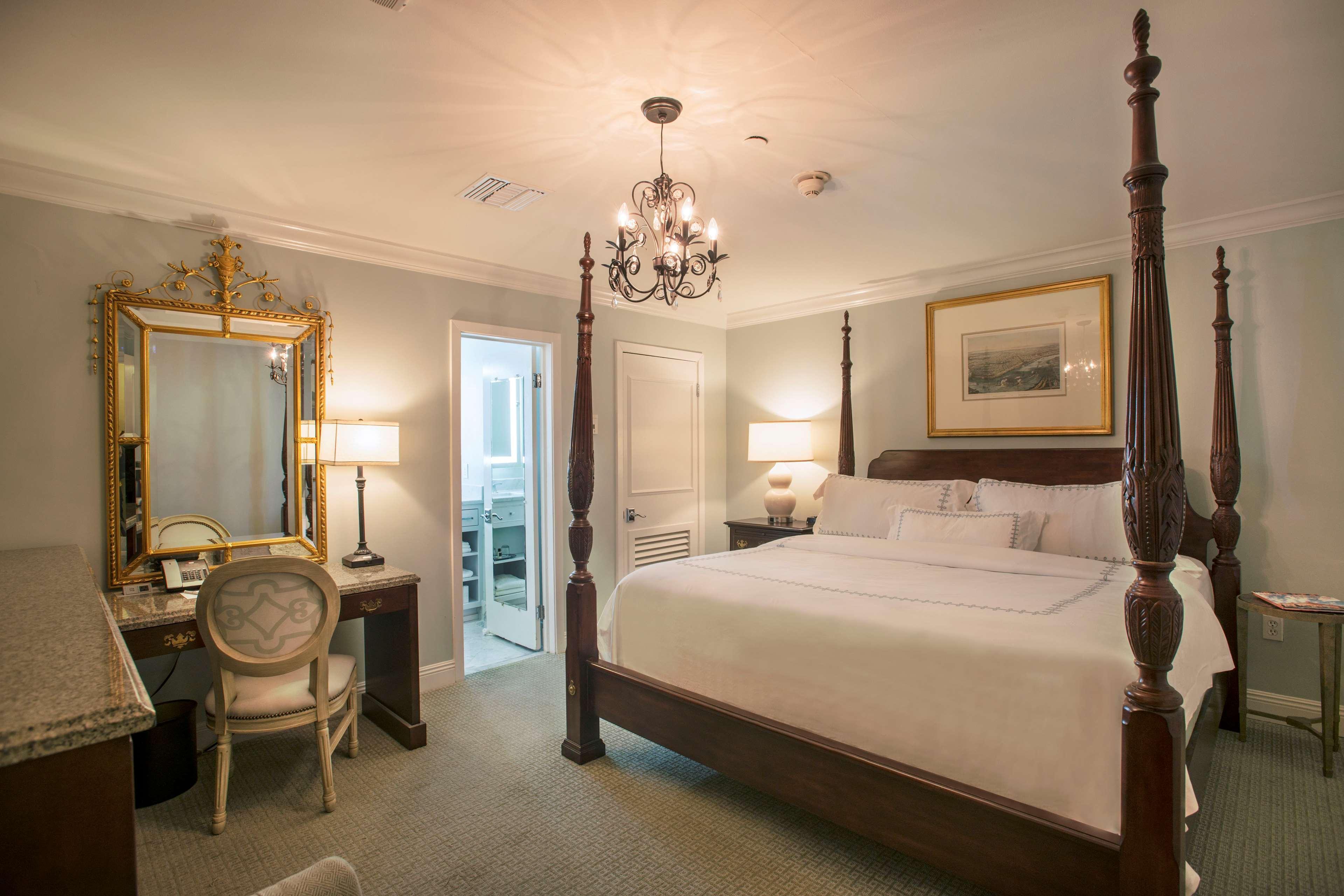 Bienville House Hotel Новый Орлеан Экстерьер фото