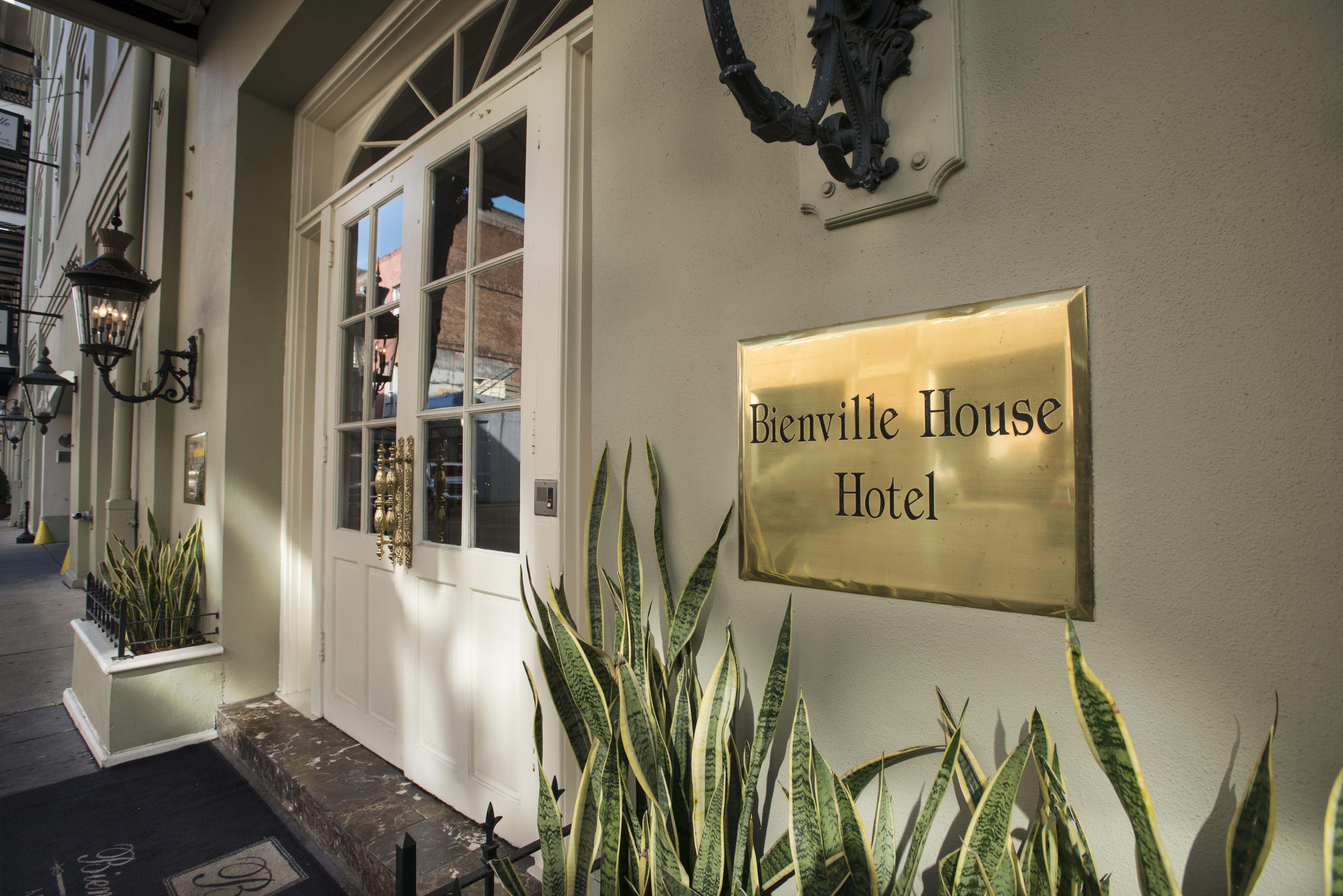 Bienville House Hotel Новый Орлеан Экстерьер фото