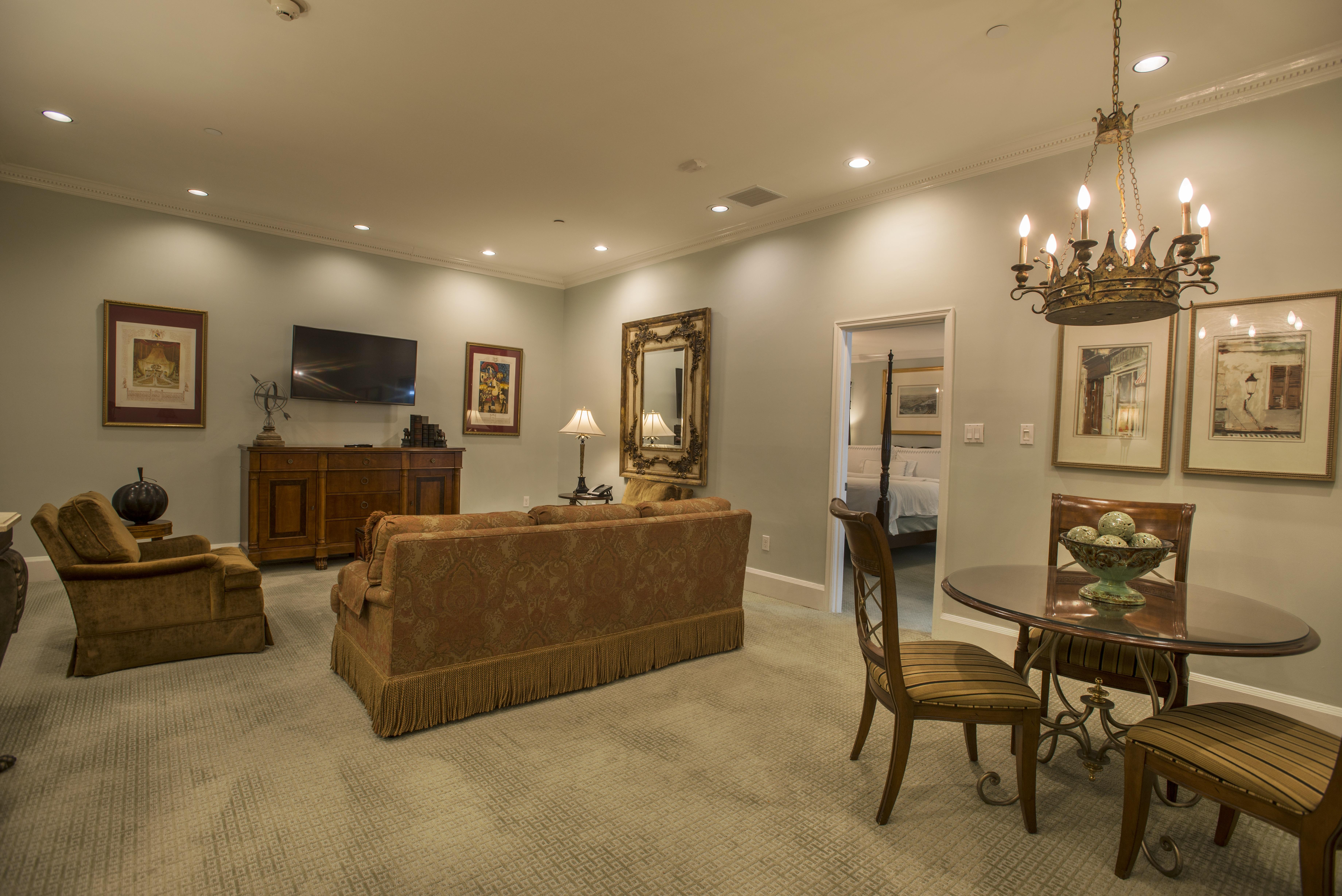 Bienville House Hotel Новый Орлеан Экстерьер фото