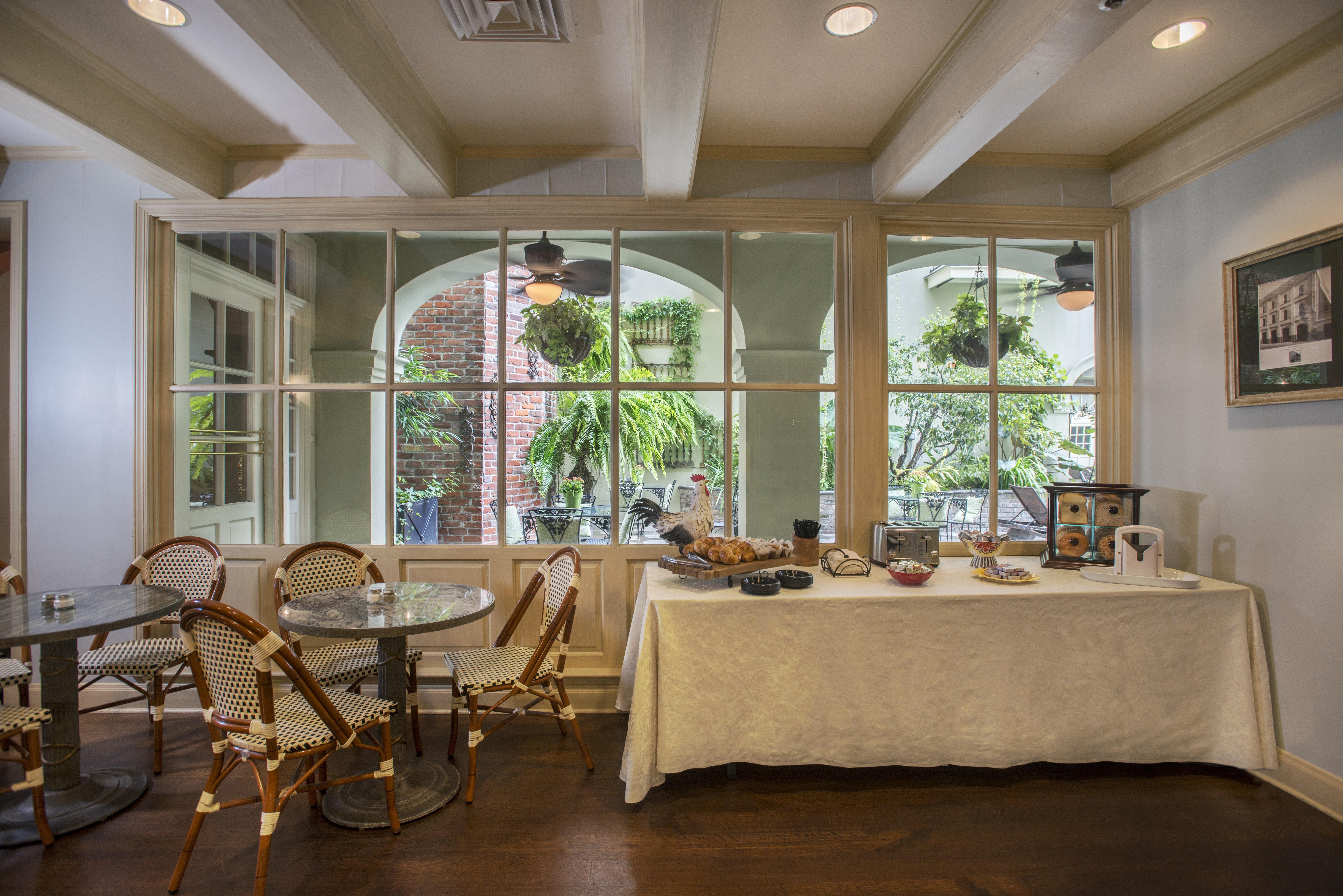 Bienville House Hotel Новый Орлеан Экстерьер фото